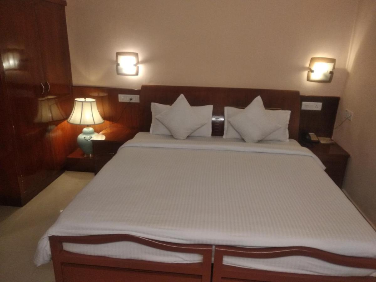 Kpm Regency Hotel Palakkad Exterior foto