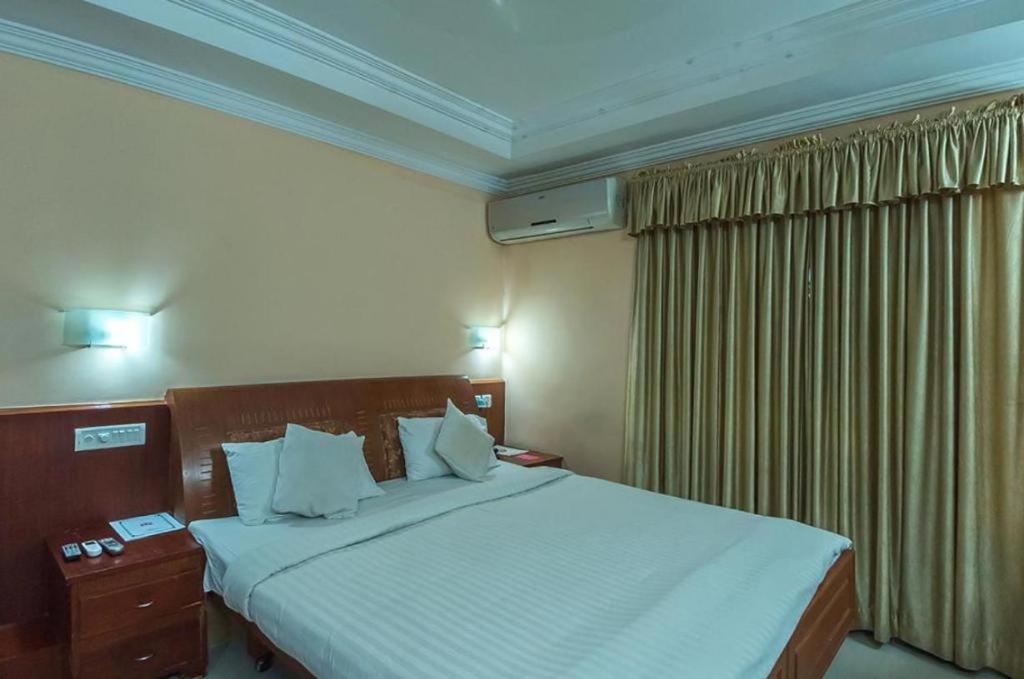 Kpm Regency Hotel Palakkad Exterior foto